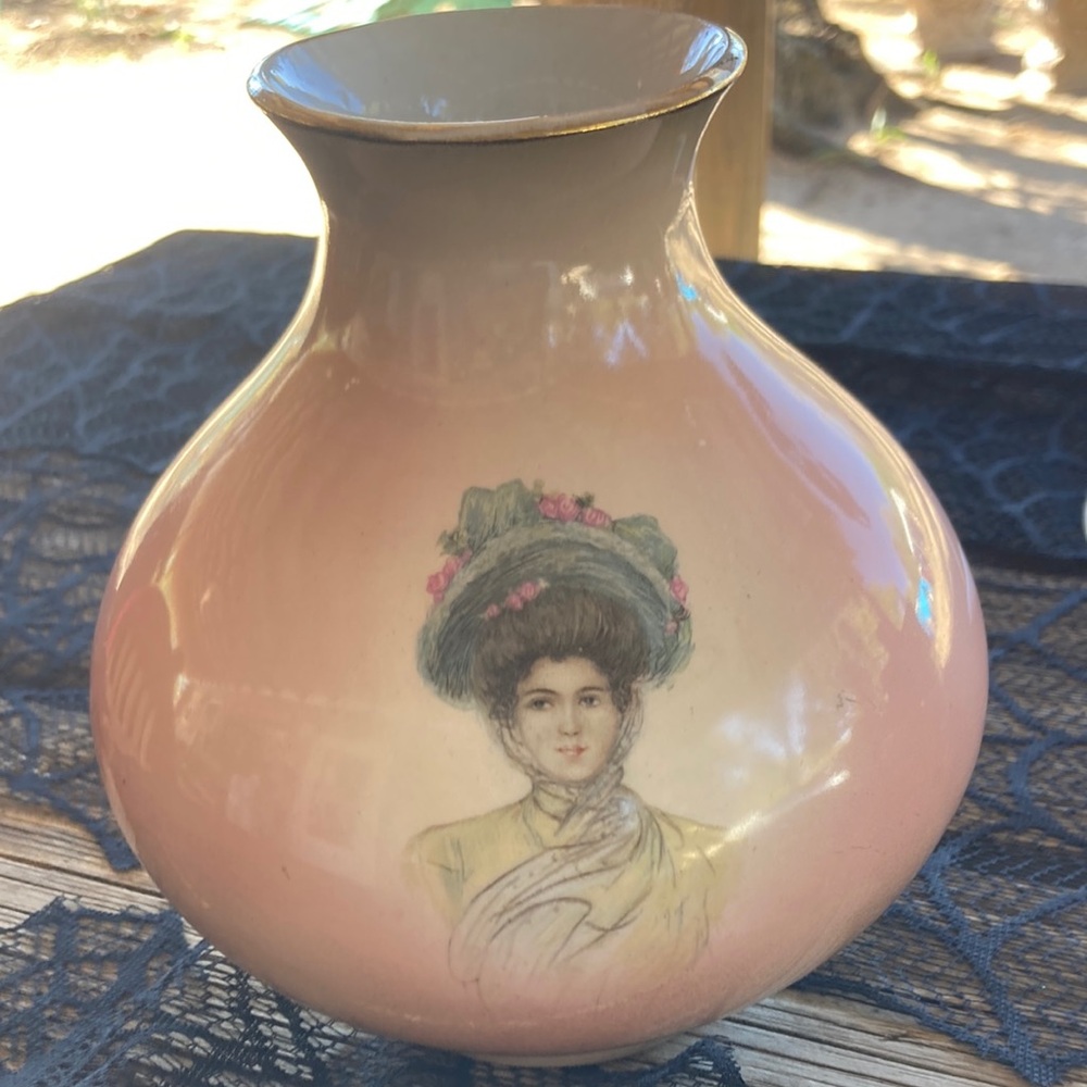 Warwick Vase China Wheeling W VA , Duchess